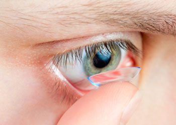 inserting contact lens